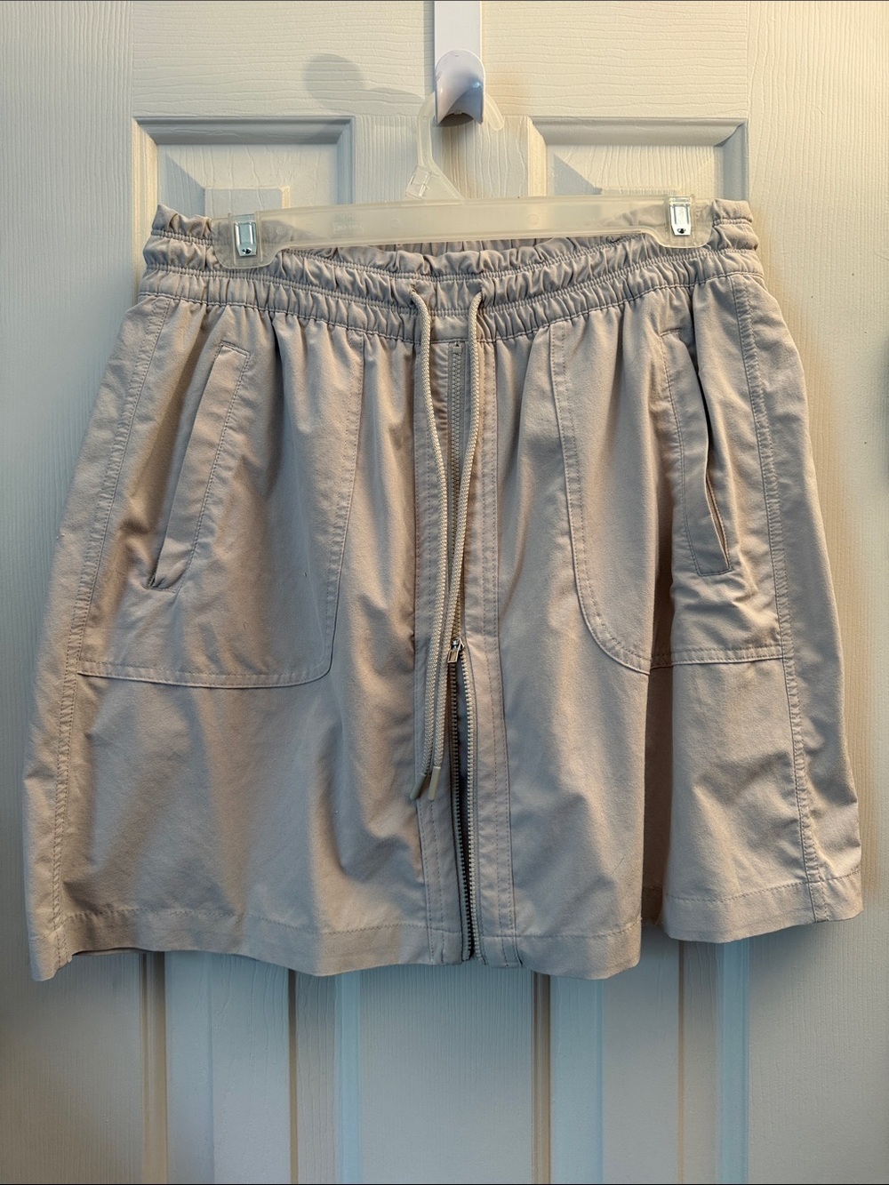 Athleta Casual Drawstring Front Zipper Skort in Light Tan